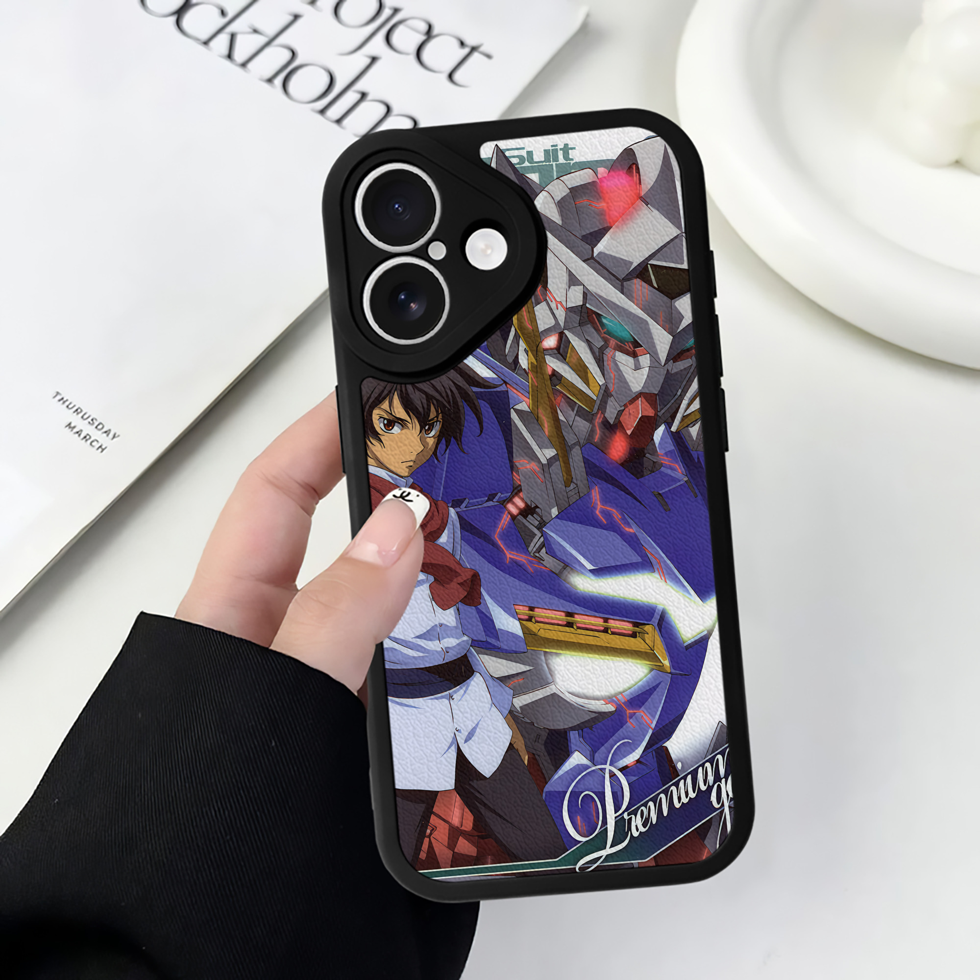 （画像用） 機動戦士ガンダム Mobile Suit Gundam 【iPhone 16シリーズ対応】シリコンスマホケース（レザー調） 材質：シリコン